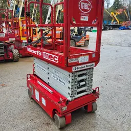 2018 MEC MICRO 19 Scissor Lift