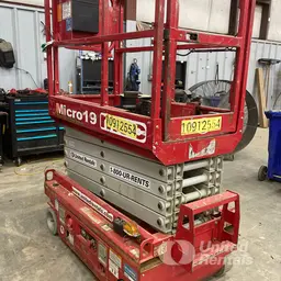 2019 MEC MICRO 19 Scissor Lift