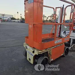 2018 JLG 1230ES Self-Propelled One-Person Lift