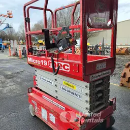 2019 MEC MICRO 19 Scissor Lift