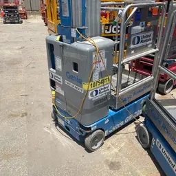 2018 Genie GR-20 Self-Propelled One-Person Lift
