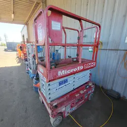 2018 MEC MICRO 19 Scissor Lift