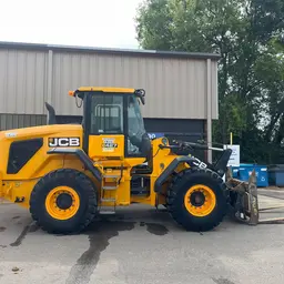 2022 JCB 427 Wheel Loader
