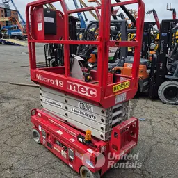 2018 MEC MICRO 19 Scissor Lift