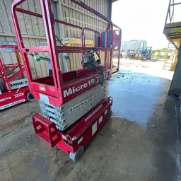 2018 MEC MICRO 19 Scissor Lift