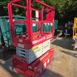 2018 MEC MICRO 19 Scissor Lift