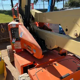 2017 JLG E450AJ Articulating Boom Lift