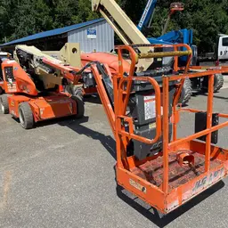 2017 JLG E400AJPN Articulating Boom Lift