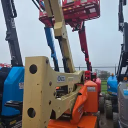 2017 JLG E400AJPN Articulating Boom Lift