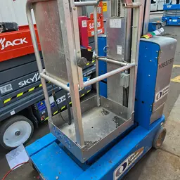 2017 Genie GR-20 Self-Propelled One-Person Lift