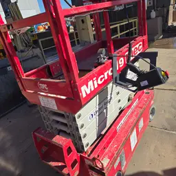 2018 MEC MICRO 19 Scissor Lift