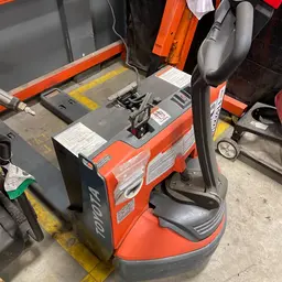 2022 Toyota 8HBW23 Jack